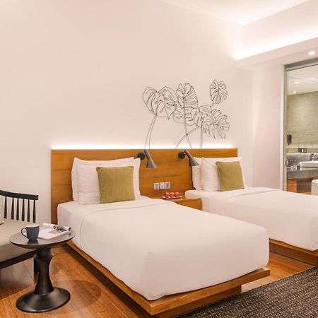 Отель Jetwing Colombo Seven Экстерьер фото