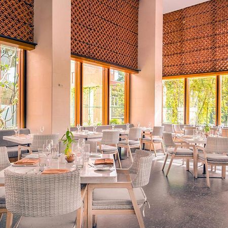 Отель Jetwing Colombo Seven Экстерьер фото