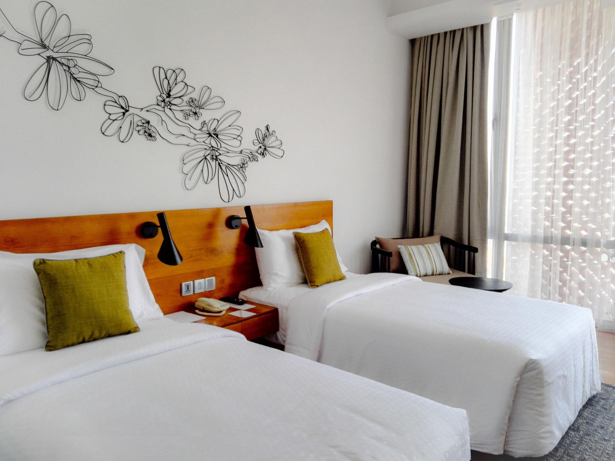 Отель Jetwing Colombo Seven Экстерьер фото