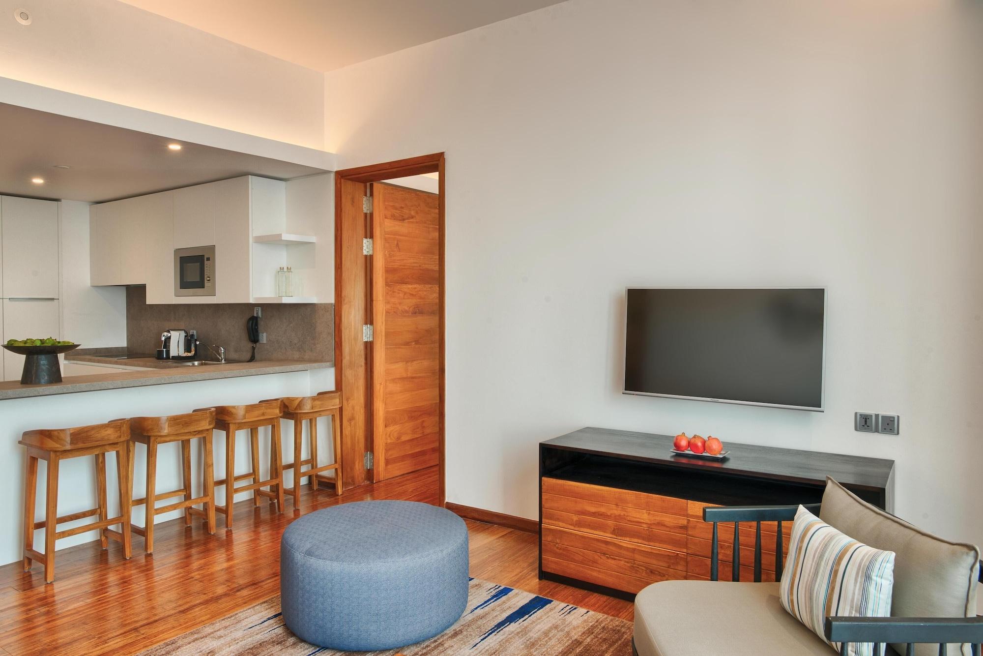 Отель Jetwing Colombo Seven Экстерьер фото