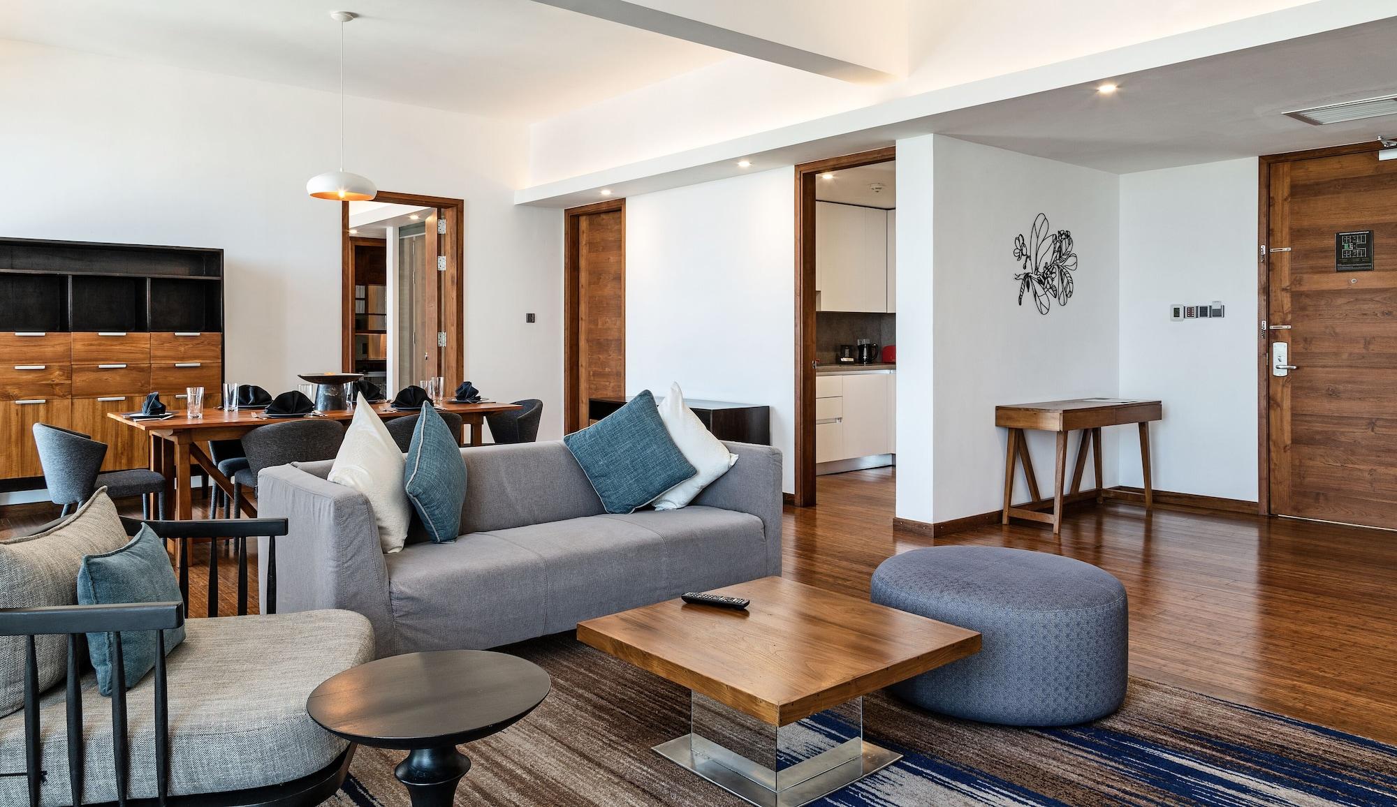 Отель Jetwing Colombo Seven Экстерьер фото