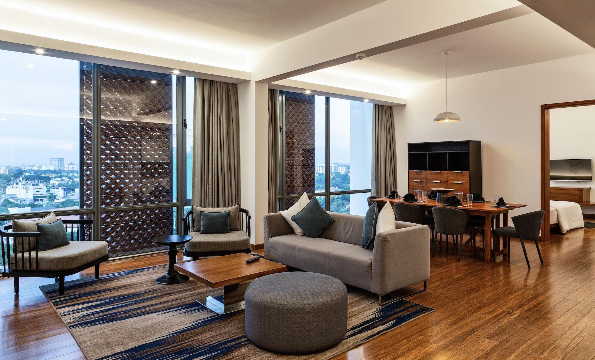 Отель Jetwing Colombo Seven Экстерьер фото