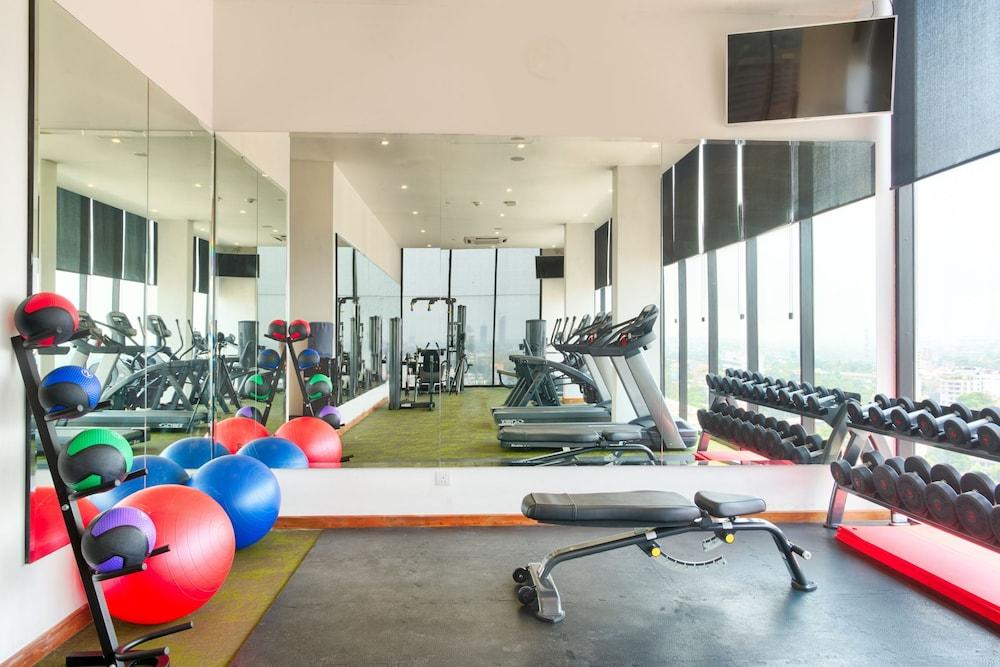 Отель Jetwing Colombo Seven Экстерьер фото