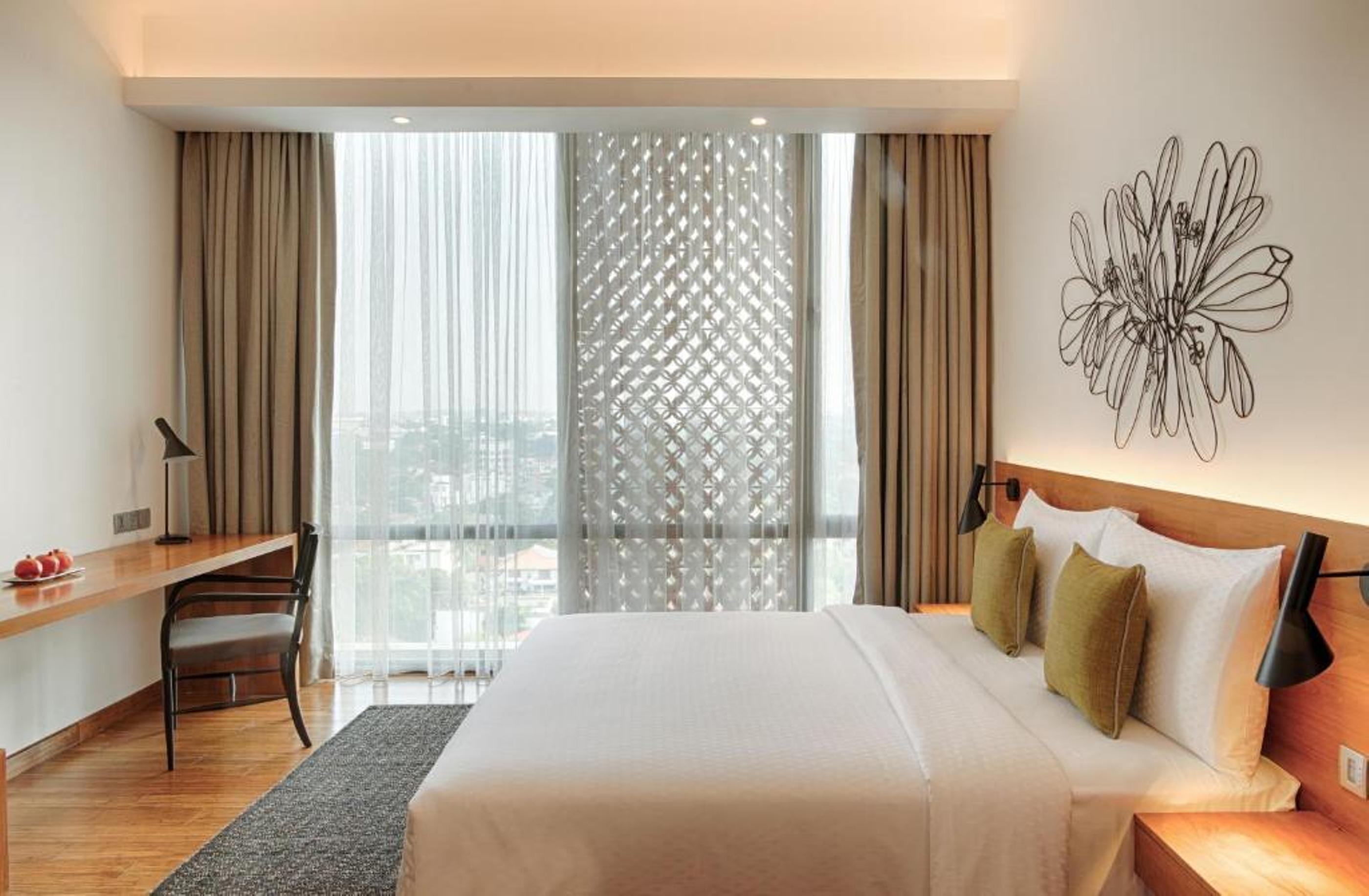 Отель Jetwing Colombo Seven Экстерьер фото