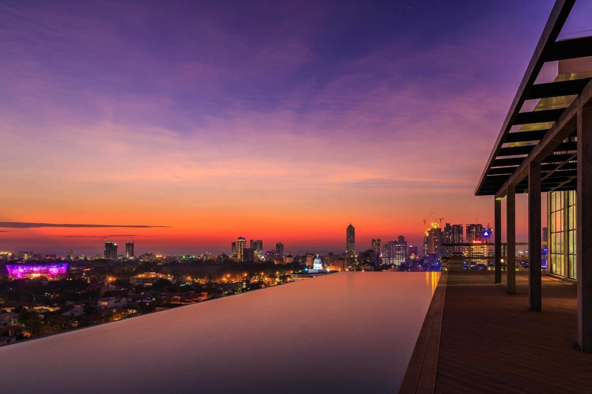 Отель Jetwing Colombo Seven Экстерьер фото