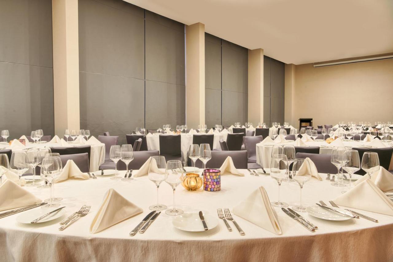 Отель Jetwing Colombo Seven Экстерьер фото