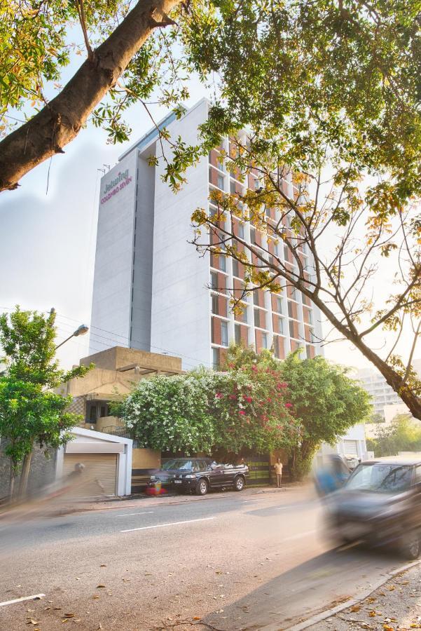 Отель Jetwing Colombo Seven Экстерьер фото
