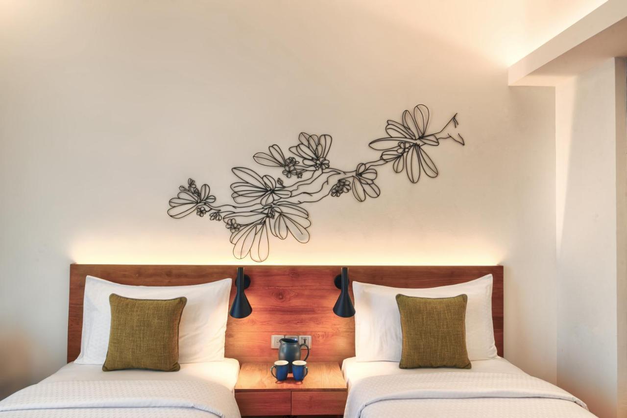 Отель Jetwing Colombo Seven Экстерьер фото