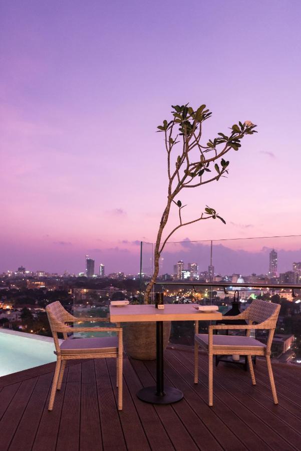 Отель Jetwing Colombo Seven Экстерьер фото