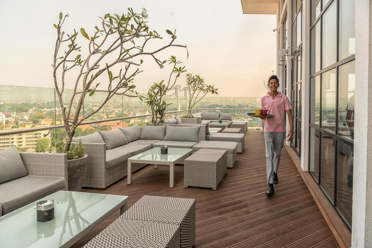 Отель Jetwing Colombo Seven Экстерьер фото