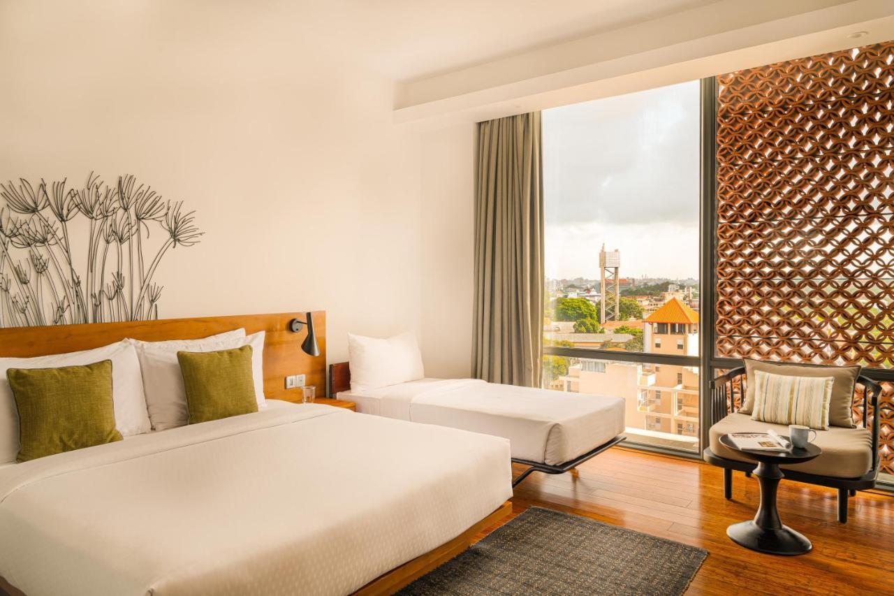 Отель Jetwing Colombo Seven Экстерьер фото