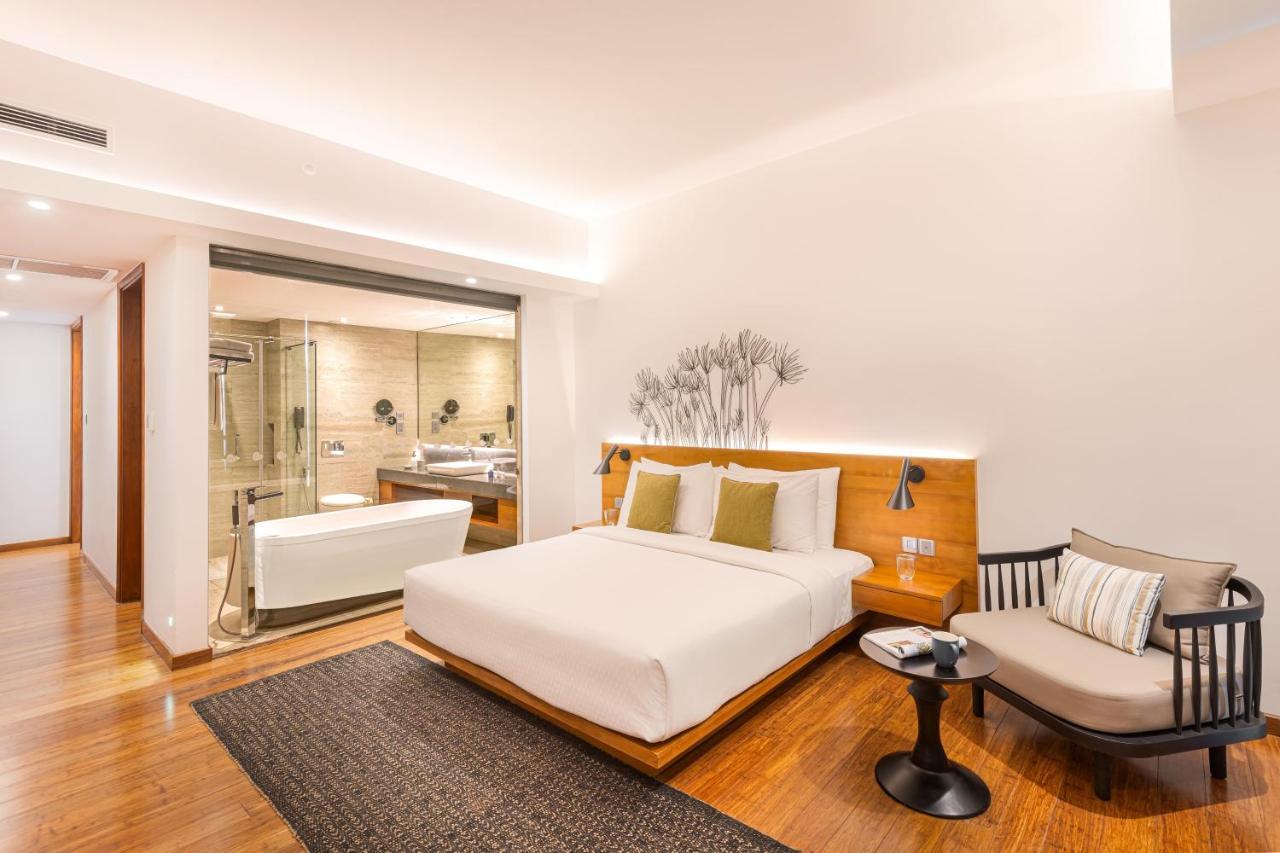 Отель Jetwing Colombo Seven Экстерьер фото
