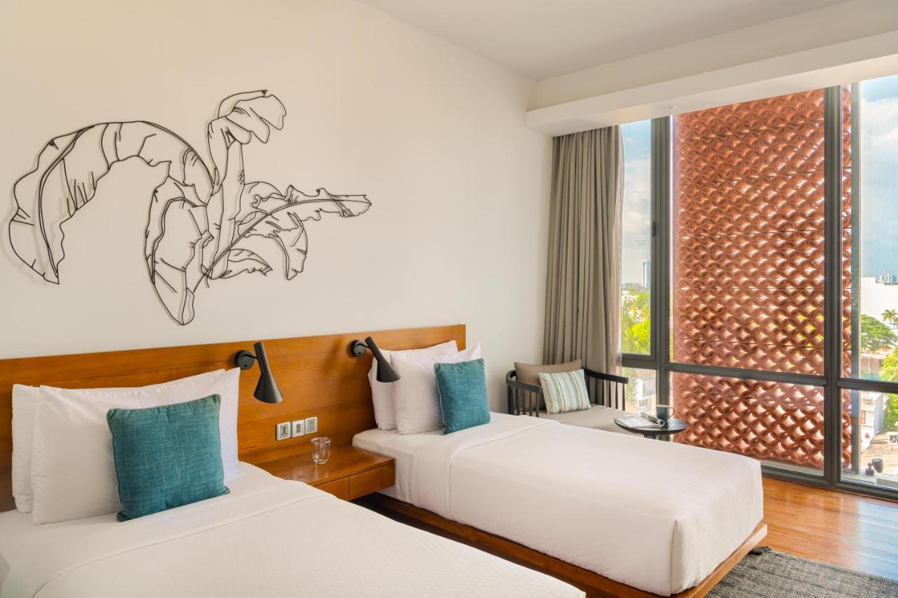 Отель Jetwing Colombo Seven Экстерьер фото