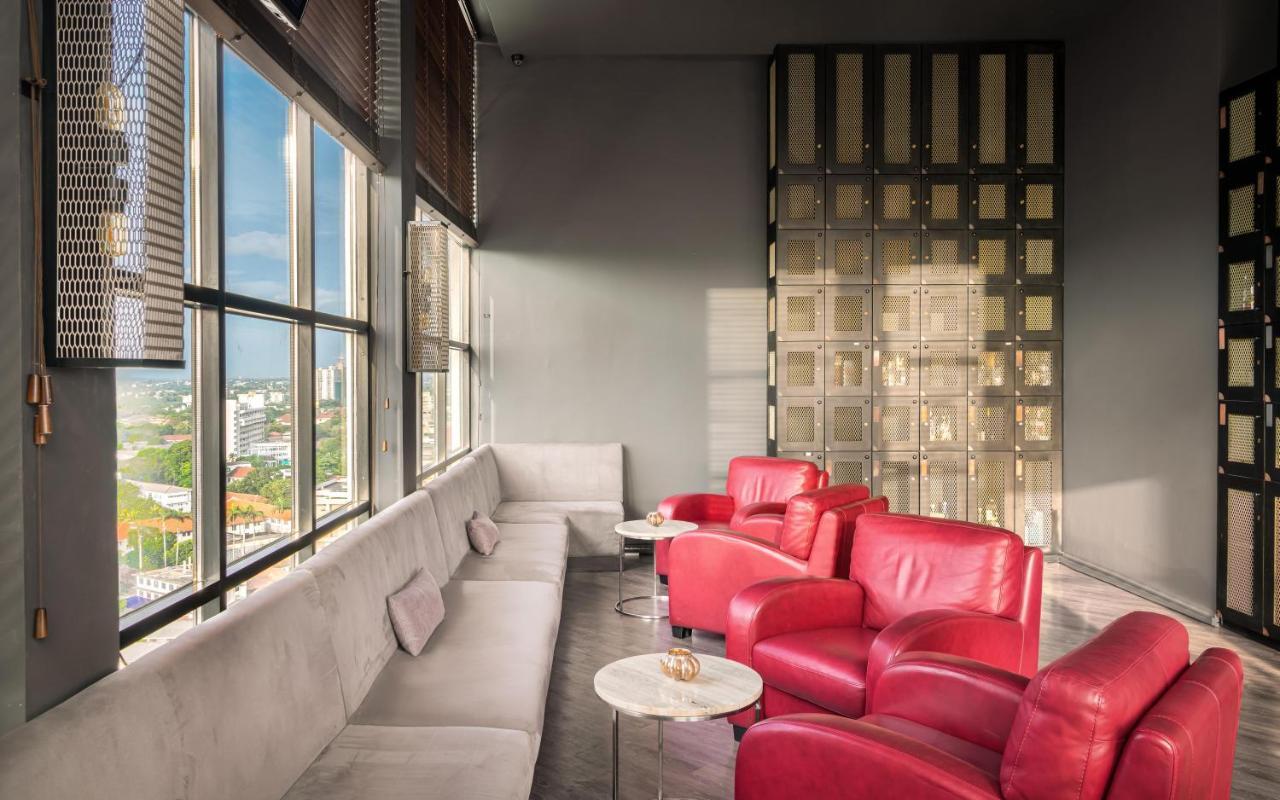Отель Jetwing Colombo Seven Экстерьер фото