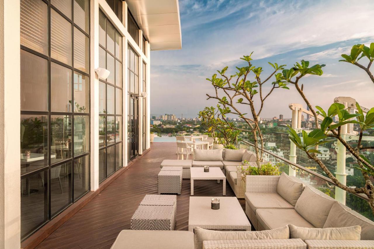 Отель Jetwing Colombo Seven Экстерьер фото